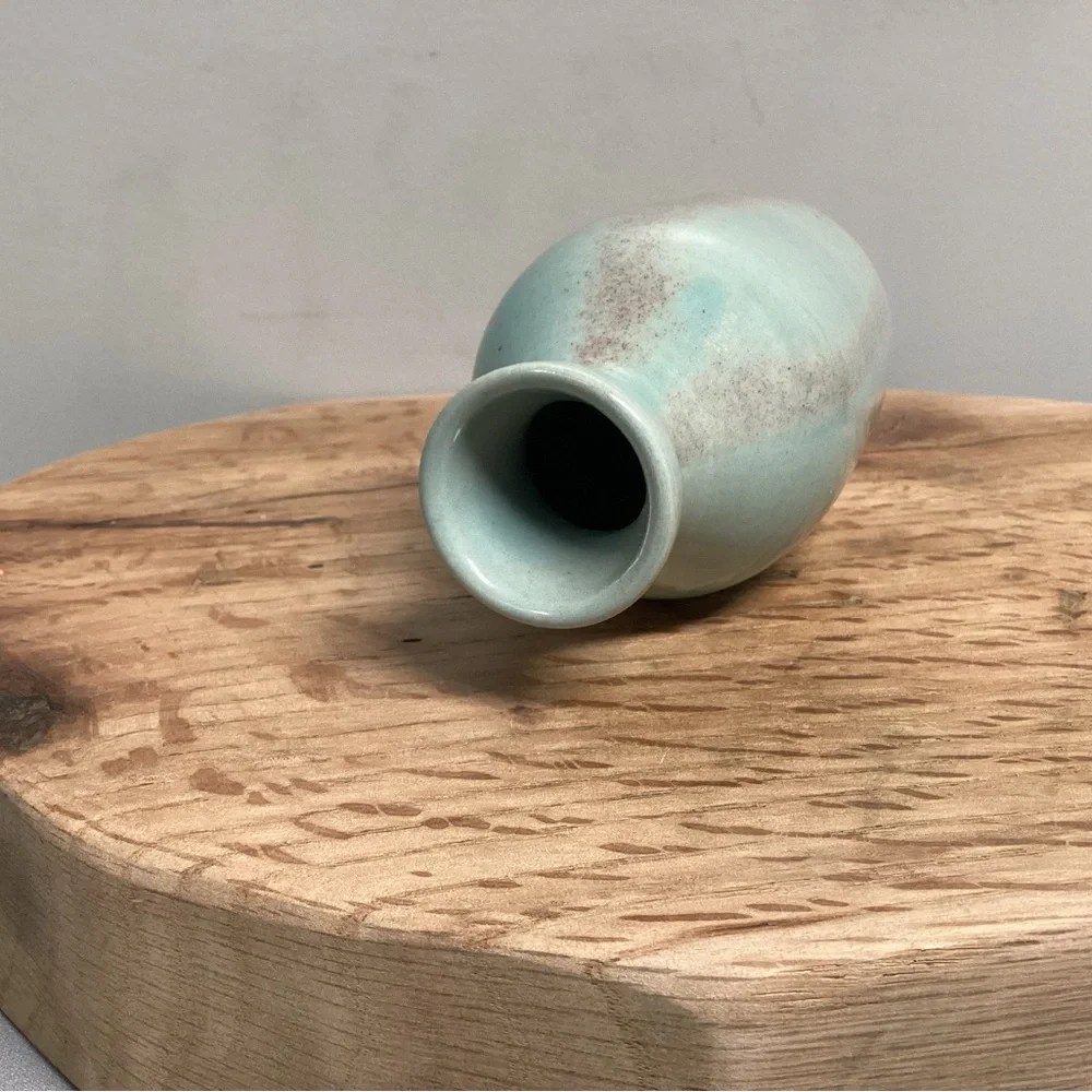 🟢 Beautiful Ceramic / Stoneware Crafted Old Fashion Milk Bottle Look Decor Vase - Picture 7 of 13